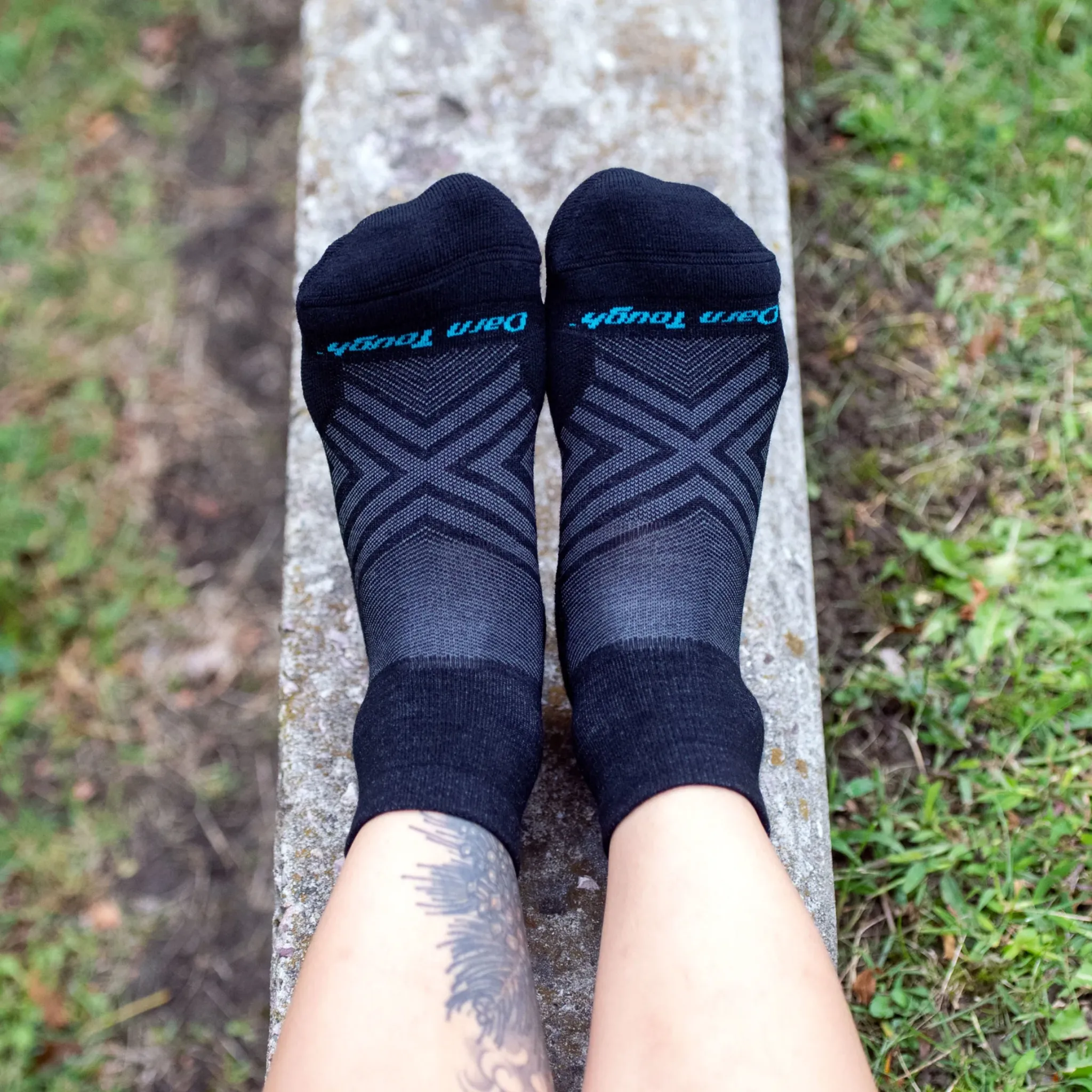 Darn Tough Vermont Women's Run Quarter No Cushion Ultra Lightweight Running Sock - Black